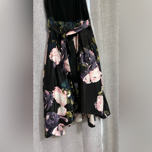 Beautiful evening dress - Picture 4 of 5